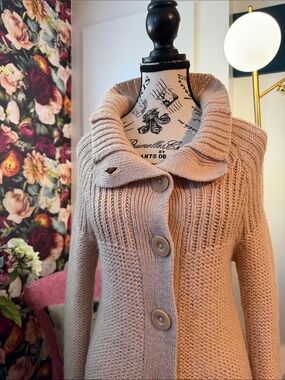 Wilfred Blush Beige Ribbed Button-Up Knit Cardigan in size M